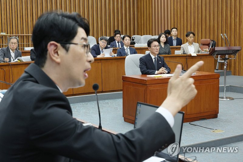 '김민석 청문회' 고성 격돌…與 "범죄자 취급" 野 "묻지마 청문회"