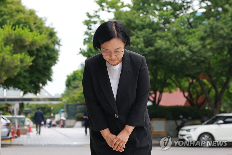 인사하는 한성숙 중소벤처기업부 장관 후보자 (출처=연합뉴스)