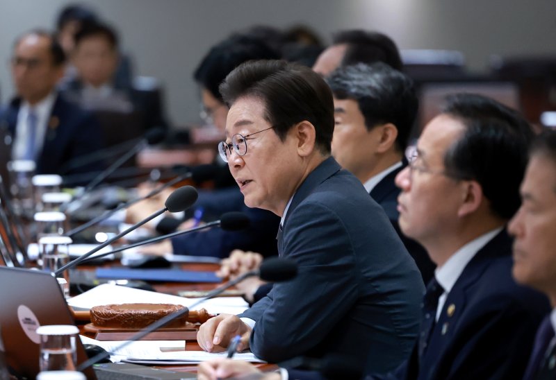 [서울=뉴시스] 고범준 기자 = 이재명 대통령이 24일 서울 용산 대통령실 청사에서 열린 국무카지노 드라마에서 발언하고 있다. (대통령실통신사진기자단) 2025.06.24. bjko@newsis.com