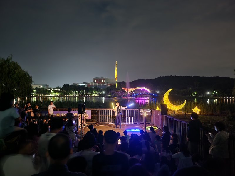 빛의굴뚝 공연(경기 김포시 제공.재판매 및 DB금지)