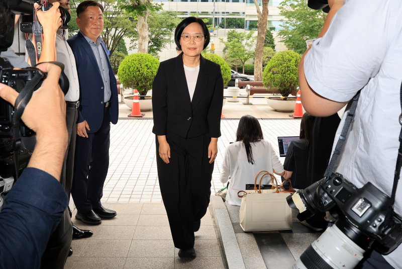 한성숙 카지노사이트기업부 장관 후보자가 24일 오후 서울 영등포구 중소기업기술정보진흥원 수도권평가실 내 인사청문회 준비 사무실로 출근하고 있다. 2025.6.24/뉴스1 ⓒ News1 김진환 기자