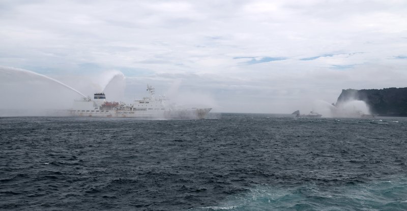 24일 제주 서귀포시 성산항 일대와 우도 해상에서 실시한 민·관·군 합동 수난대비 기본훈련.(제주해양경찰청 제공. 재판매 및 DB 금지)2025.6.24/뉴스1 ⓒ News1 홍수영 기자