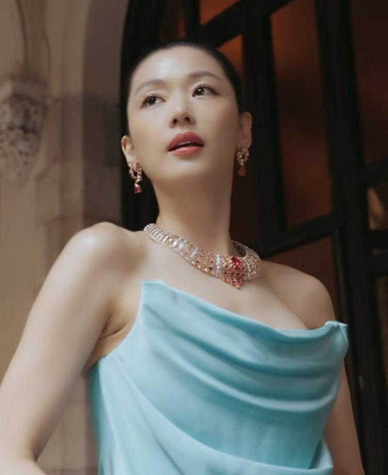 전지현, 바르셀로나 빛낸 여신 미모…독보적 아우라