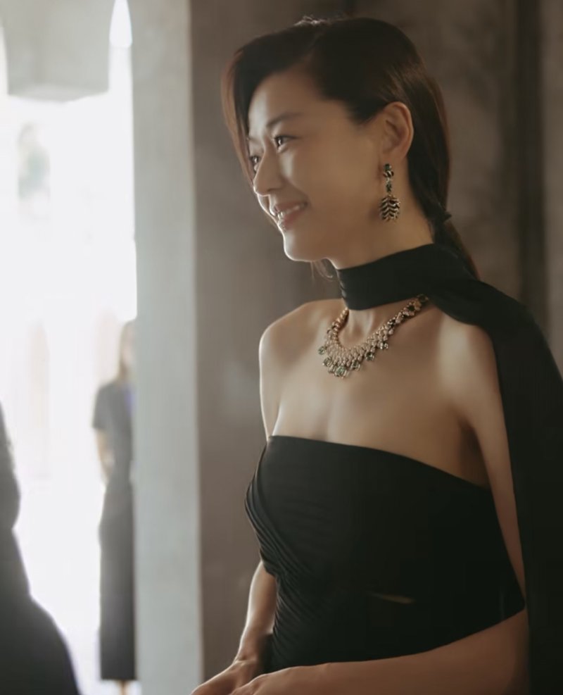 전지현, 바르셀로나 빛낸 여신 미모…독보적 아우라