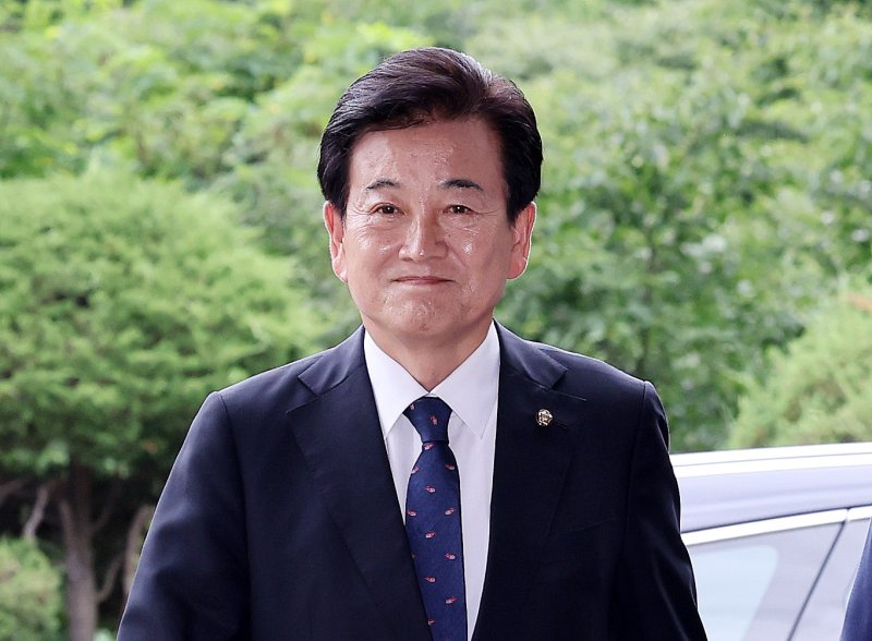 정동영 바카라 게임 사이트 장관 후보자가 24일 오후 서울 종로구 남북관계관리단에 마련된 인사청문회 준비 사무실로 향하고 있다. 2025.6.24/뉴스1 ⓒ News1 박지혜 기자