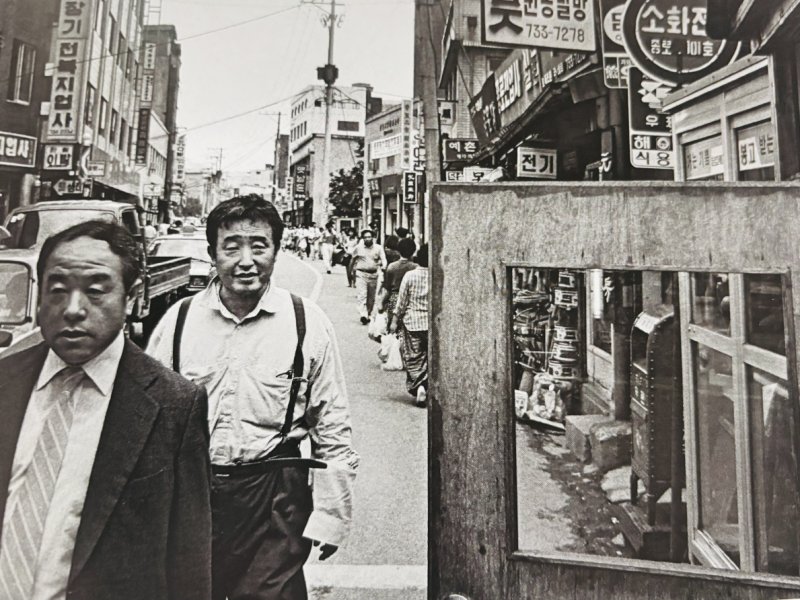생전 정기용 아귀카지노와 백남준 작가. 사진=강홍구 사진작가. 정현 작가 제공. *재판매 및 DB 금지