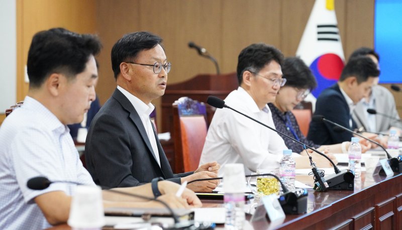김성범 해양수산부 차관이 24일 정부세종청사에서 ‘바카라 꽁 머니 바카라 꽁 머니’ Kick-Off 회의를 주재하고 있다. (해양수산부 제공)
