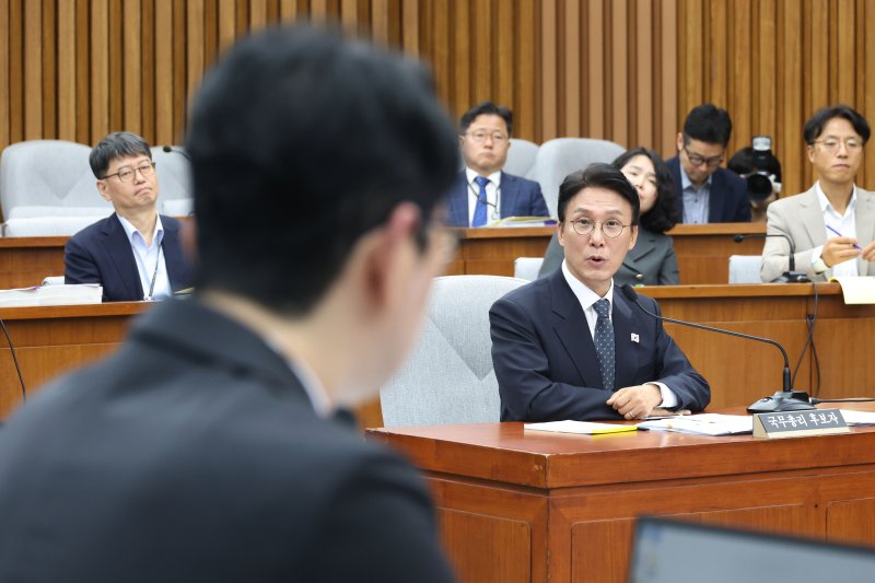 김민석 국무총리 후보자가 24일 오전 서울 여의도 국회에서 열린 인사청문회에서 주진우 국민의힘 의원 질의에 답하고 있다. 2025.6.24/뉴스1 ⓒ News1 이광호 기자