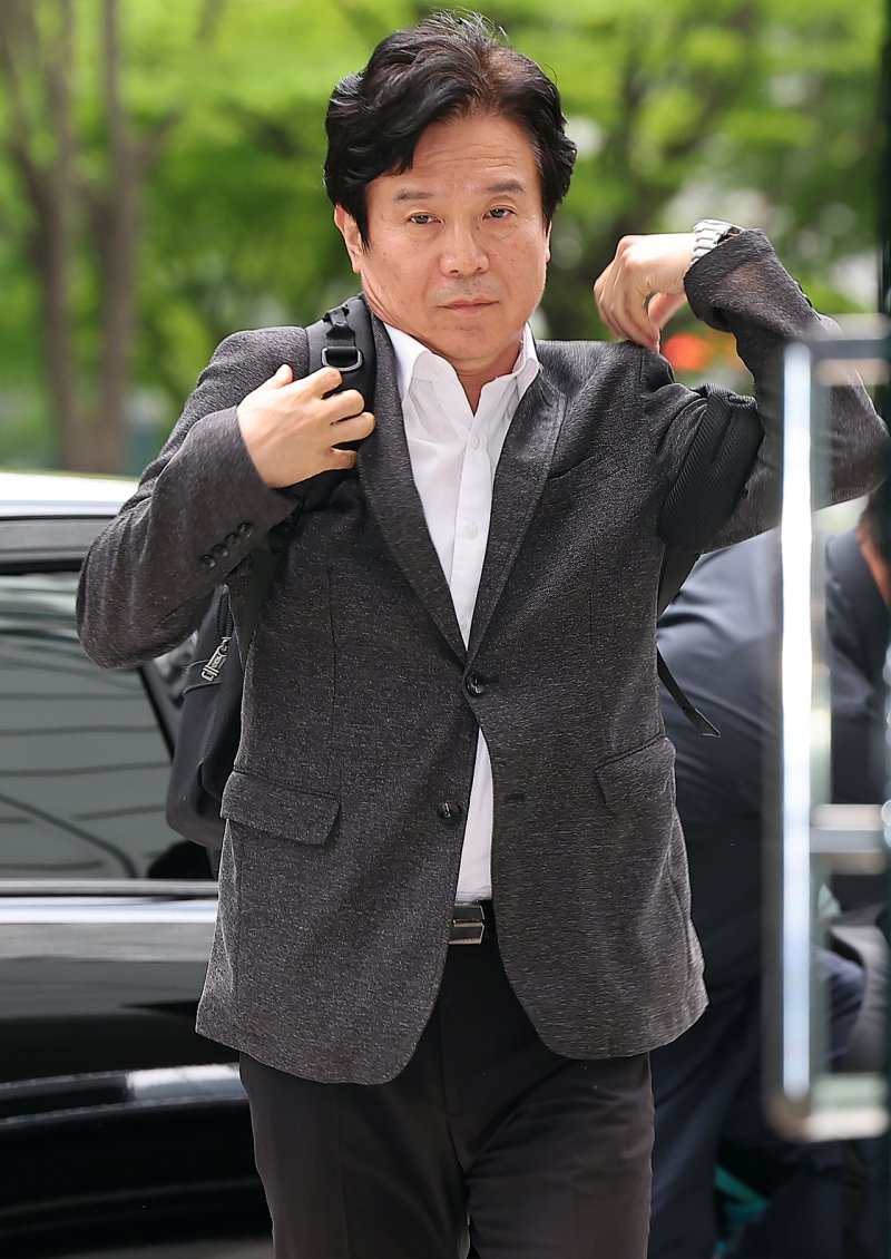철도 기관사 출신 김영훈 바카라 장관 후보자가 24일 오후 서울 중구 서울지방고용노동청 인사청문회 준비 사무실로 출근하고 있다. 2025.6.24/뉴스1 ⓒ News1 김진환 기자
