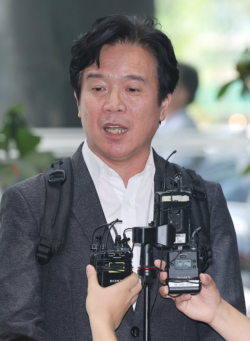 철도 기관사 출신 김영훈 바카라 장관 후보자가 24일 오후 서울 중구 서울지방고용노동청 인사청문회 준비 사무실로 출근하며 취재진 질문에 답하고 있다. 2025.6.24/뉴스1 ⓒ News1 김진환 기자