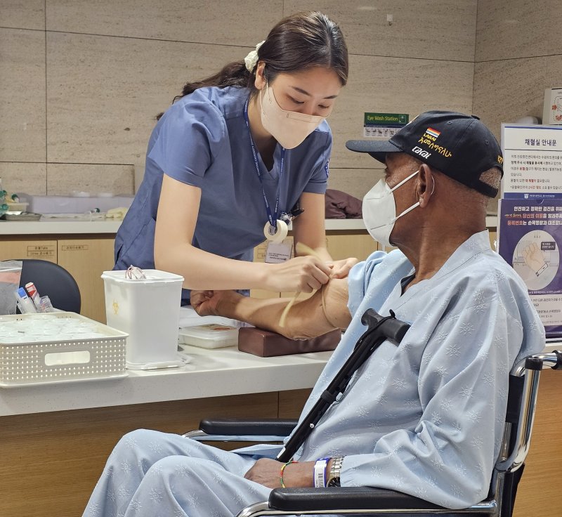 6·25전쟁 제75주년을 맞아 계명대 동산의료원이 에티오피아 참전카지노를 대상으로 무료 건강검진을 실시했다. (계명대 동산의료원 제공. 재판매 및 DB 금지)/뉴스1