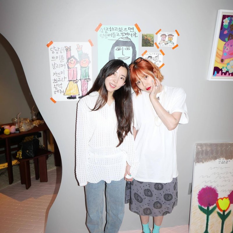 현아·권소현, 손 꼭 잡은 투샷…16년 포미닛 의리 응원 고마워