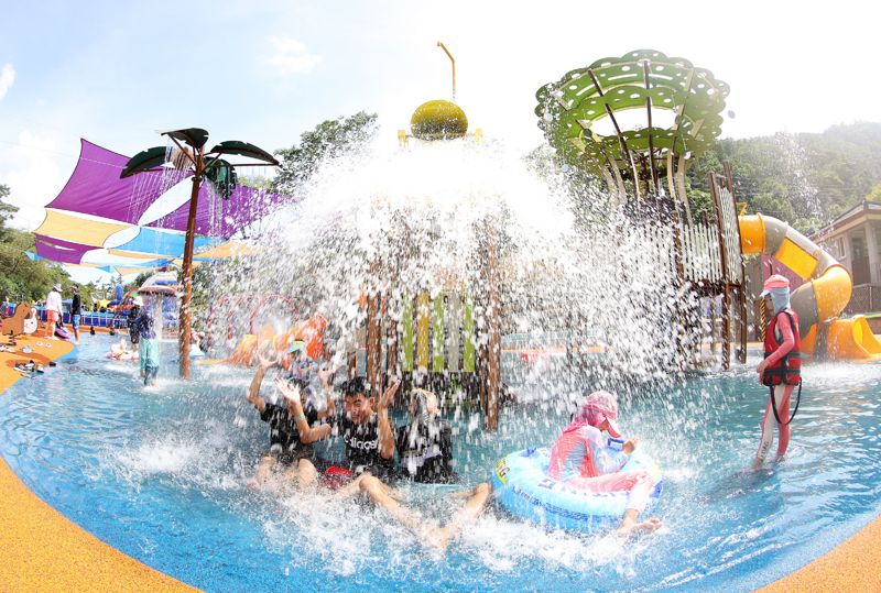 전남 강진군은 강진읍 V랜드, 도암면 석문공원, 칠량면 초당림 등 지역 3대 물놀이장을 오는 7월 19일 일제히 개장해 8월 17일까지 무료로 운영한다고 밝혔다. 강진군 제공