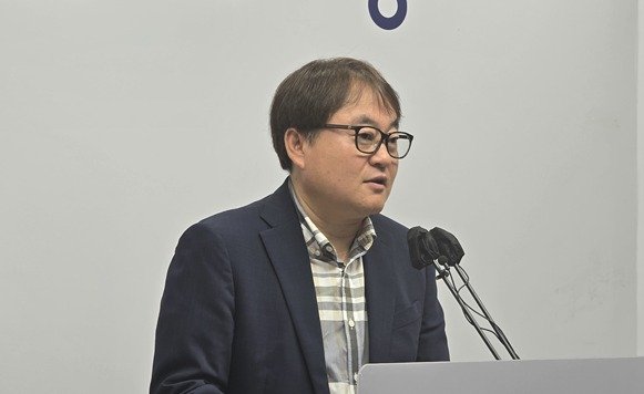 여민전 앱 장애 개선과 관련해 브리핑하는 김현기 세종시 경제산업국장.2025.6.25/뉴스1