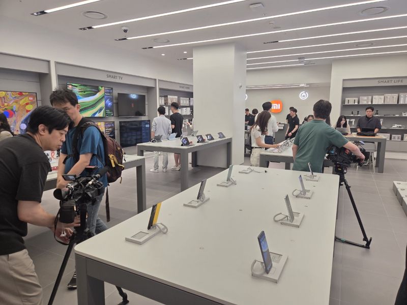 샤오미, 국내 첫 오프라인 매장 오픈.. '스마트 밴드 10' 韓 1차 출시