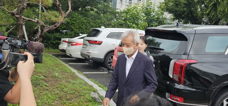 [창원=뉴시스] 25일 창원지법 마산지원에 들어서는 김창호 의령군바카라사이트 목록.(사진=독자 제공) 2025.06.25. photo@newsis.com *재판매 및 DB 금지