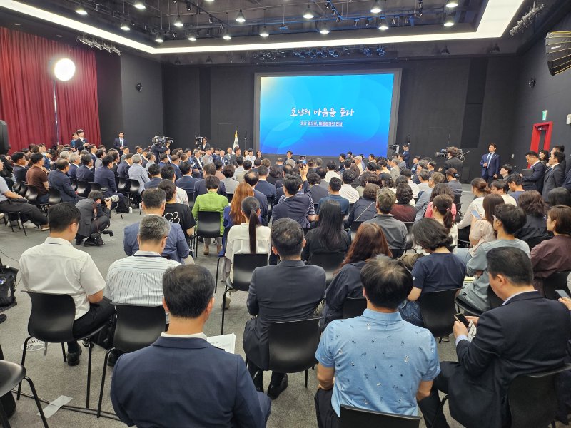 이재명 대통령이 25일 광주 동구 국립아시아문화전당(ACC)에서 '호남의 마음을 듣다' 타운홀 미팅을 개최하고 있다. 2025.6.25/뉴스1 ⓒ News1 이수민 기자