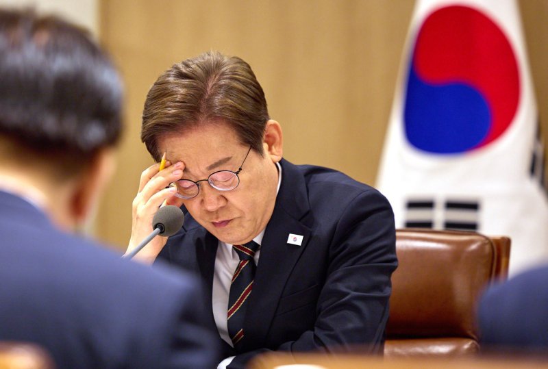 이재명 대통령이 9일 서울 용산구 대통령실 청사에서 열린 비상경제점검 TF 2차 회의에서 생각에 잠겨 있다. (대통령실 제공. 재판매 및 DB 금지) 2025.6.9/뉴스1 ⓒ News1 박지혜 기자