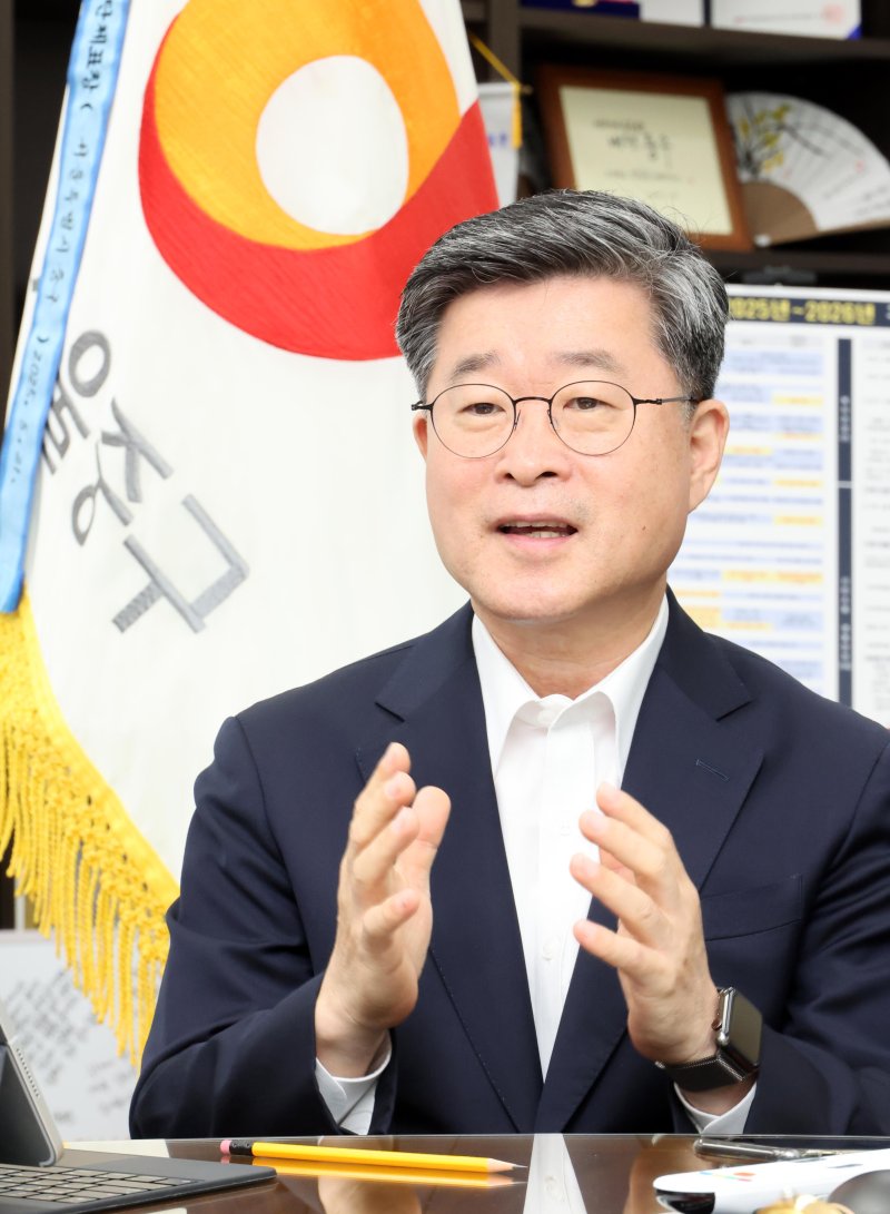 김길성 서울 중구청장이 지난 23일 '정동야행'에 대해 소개하고 있다. 사진=박범준 기자