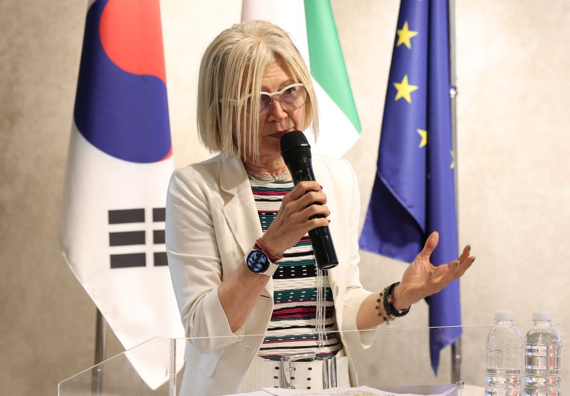 에밀리아 가토 주한이탈리아 대사가 25일 서울 강남구 신사동 하이스트리트 이탈리아에서 열린 2026 밀라노 코르티나 동계 올림픽 공식 설명회에서 발언하고 있다. 2025.6.25/뉴스1 ⓒ News1 김성진 기자