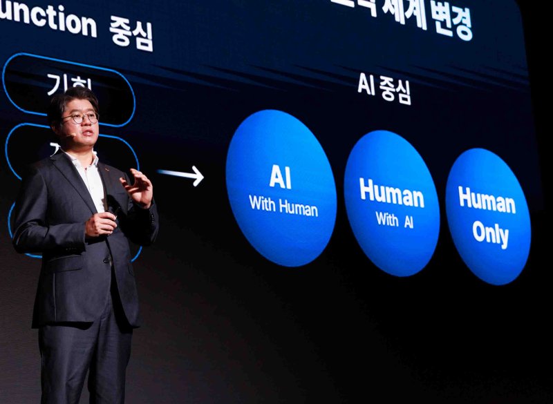 "SK AX, 글로벌 AI혁신 파트너로"