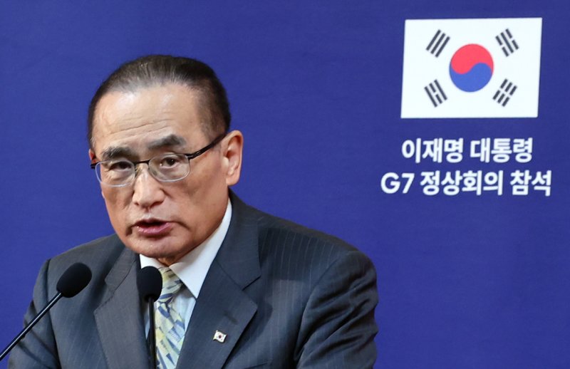 위성락 국가안보바카라사이트이 지난달 17일(현지 시간) 캘거리 한 호텔에 차려진 프레스센터 내 중앙기자실에서 이재명 대통령의 주요 7개국(G7) 정상회의 순방 관련 브리핑을 하고 있다. 사진=뉴시스