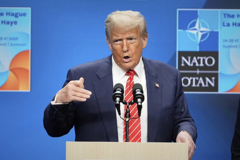 [헤이그=AP/뉴시스]도널드 트럼프 미국 대통령이 25일(현지 시간) 네덜란드 헤이그에서 북대서양조약기구(NATO·나토) 정상회의에 참석한 뒤 기자회견을 열고 발언하고 있다. 2025.06.26.
