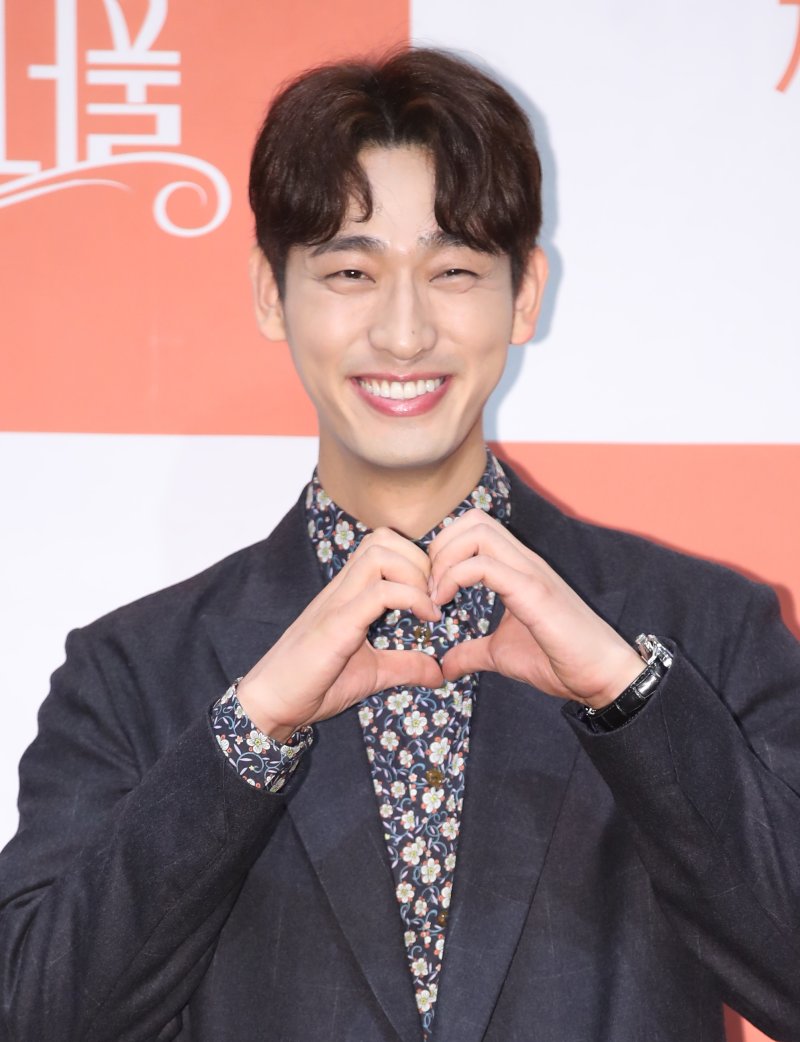 [단독] 윤박, 김희선 남편된다…'이번 생은 없으니까' 부부 호흡