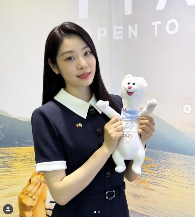 '곰신 탈출' 김연아, 단아한 원피스 자태로 우아한 매력 발산