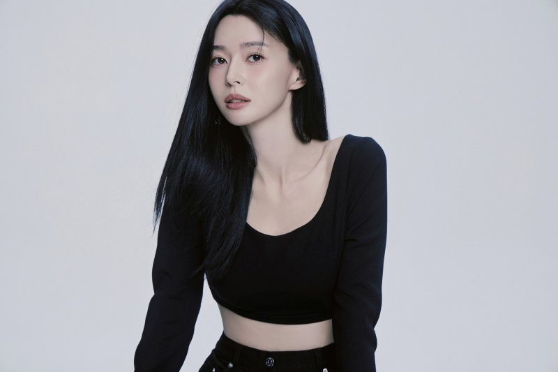 헬로비너스 출신 배우 권나라, 송강호·고소영과 한솥밥