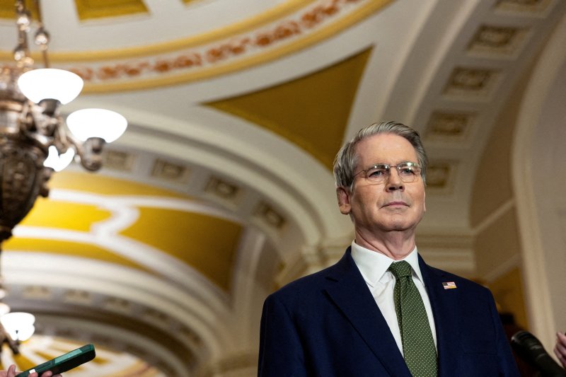 스콧 베선트 미국 재무장관이 24일(현지시간) 워싱턴 연방의회에서 기자회견을 하고 있다. 주요7개국(G7)은 28일 성명에서 미 다국적 기업들은 글로벌 최저한세 적용에서 제외하기로 했다고 발표했다. 로이터 연합