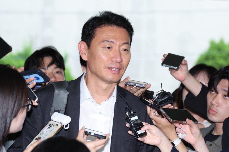 윤석열 전 대통령의 부인 김건희 여사 의혹 관련 사건 수사를 맡은 민중기 특별검사팀의 박상진 특검보가 26일 오전 서울 서초구 사무실로 출근하고 있다. 2025.6.26/뉴스1 ⓒ News1 신웅수 기자