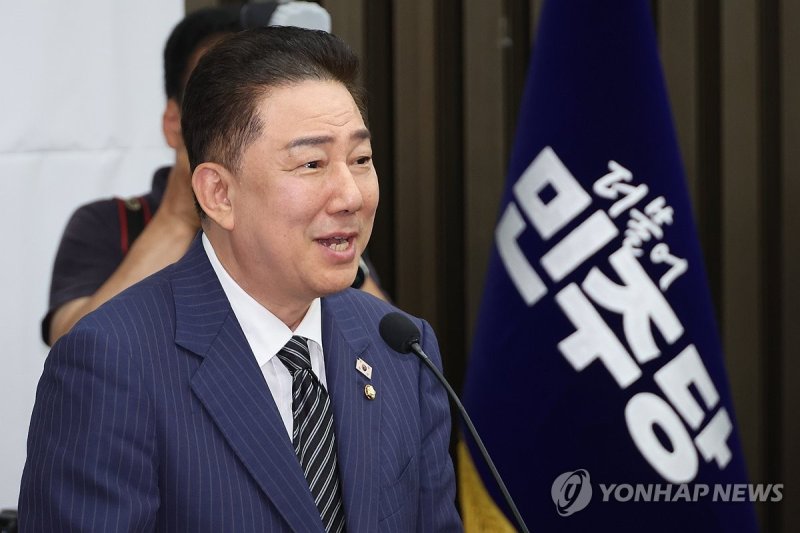 취임 후 첫 의총 참석한 김병기 원내대표 (출처=연합뉴스)
