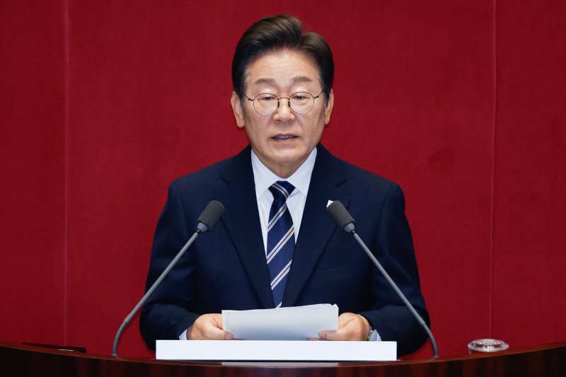 李대통령 "경제·민생 살리는데 여야 따로 있을 수 없다"
