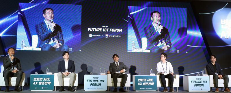 파이낸셜뉴스와 과학기술정보통신부가 공동으로 주최하는 제16회 퓨처ICT 포럼이 26일 서울 여의도 콘래드호텔 파크볼룸에서 열려 모정훈 연세대학교 산업공학과 교수·한국경영과학회 회장(왼쪽)을 좌장으로 패널토론이 열리고 있다. 사진=서동일 기자