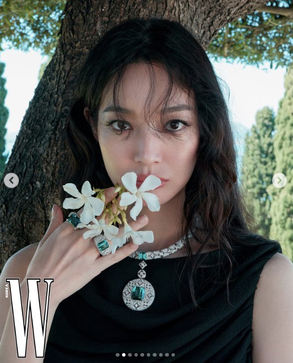 '김우빈♥' 신민아, 스페인에서도 통하는 관능적 여신…미모 전성기