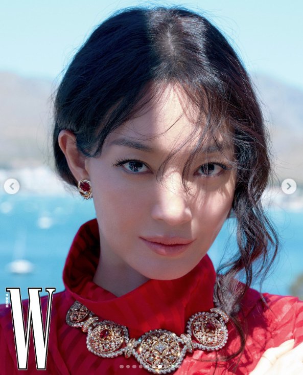 '김우빈♥' 신민아, 스페인에서도 통하는 관능적 여신…미모 전성기