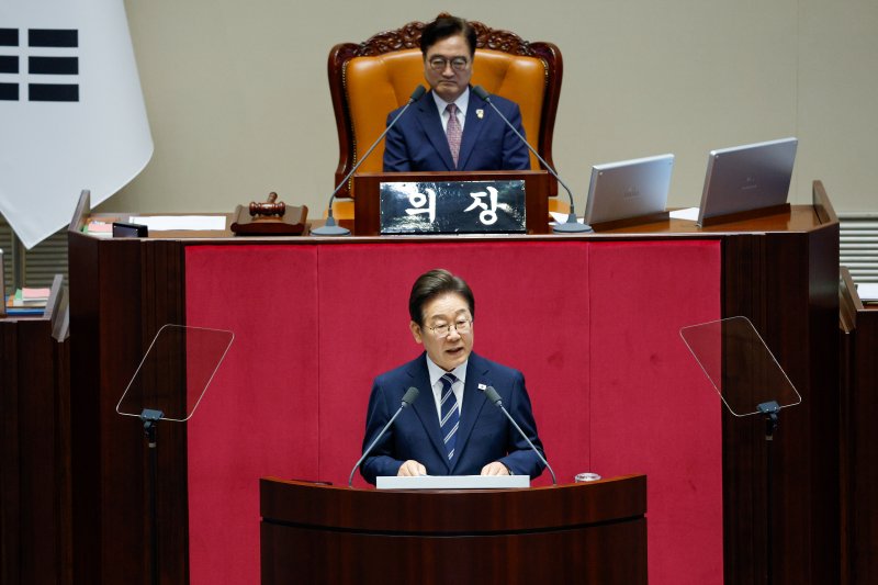 이재명 대통령이 지난 6월 서울 여의도 국회에서 열린 제426회국회(임시회) 제2차 본회의에서 2025년도 제2회 추가경정예산안에 대한 정부의 시정연설을 하고 있다. 사진=뉴시스