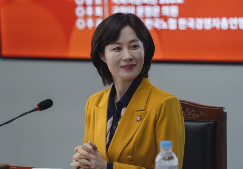 '노무사 노무진' 문소리, 국회의원으로 깜짝 출연…정경호 만난다