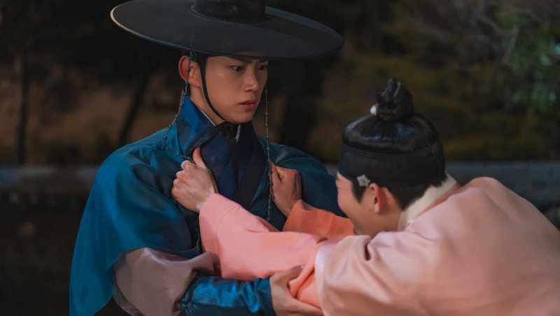 '남주의 첫날밤' 옥택연, 유일한 벗 서범준에 멱살 잡혔다 '당황'