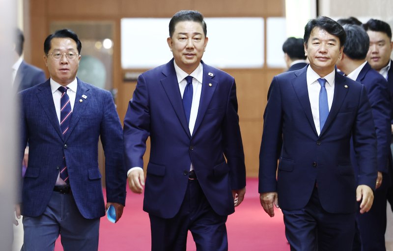 민주 "추경·상법·노란봉투법 6월 임시회 처리"…국힘 "법사위 양보해야"