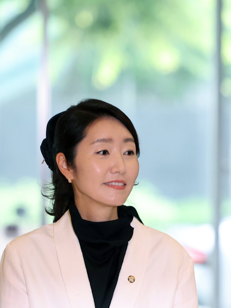 강선우 여성가족부 장관 후보자가 26일 오후 서울 종로구 이마빌딩에 마련된 인사청문회 사무실로 출근하고 있다. 2025.6.26/뉴스1 ⓒ News1 황기선 기자