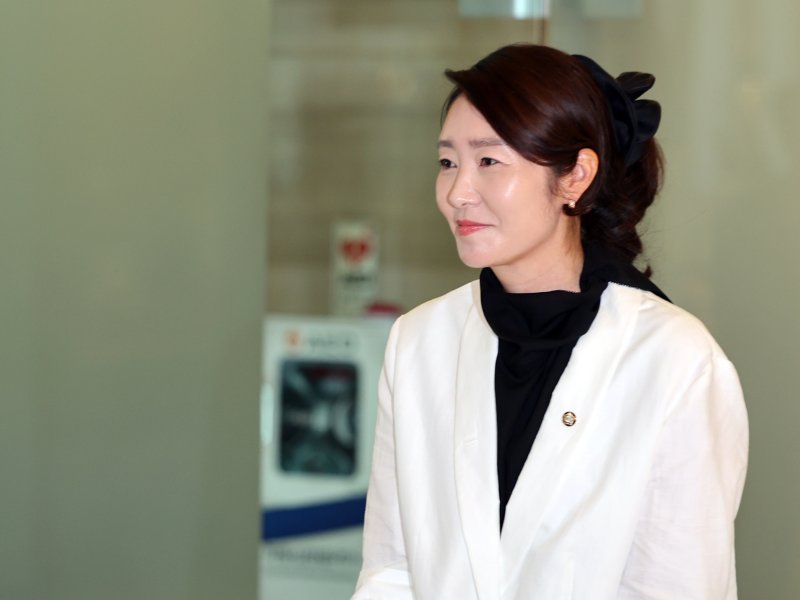 강선우 여성가족부 장관 후보자가 26일 오후 서울 종로구 이마빌딩에 마련된 인사청문회 사무실로 출근하고 있다. 2025.6.26/뉴스1 ⓒ News1 황기선 기자