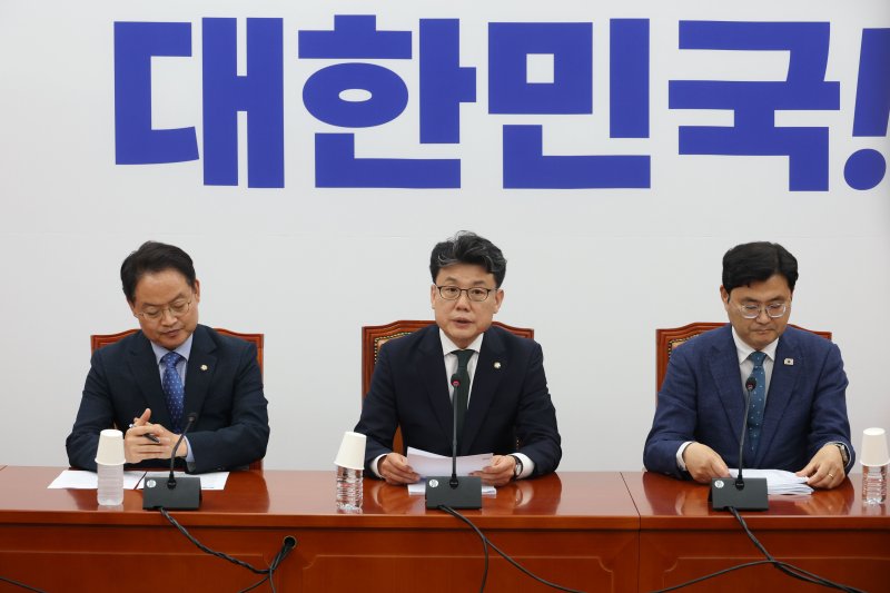 민주 "가계대출 규제 강화, 필요하면 신도시도"…부동산 대책 주문