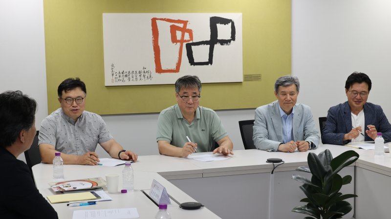 김기주 한국리서치 본부장, 전종우 단국대 미디어커뮤니케이션학부 교수, 유영석 레인보우커뮤니케이션 대표, 이예현 360컴퍼니 대표(왼쪽부터)가 '지역축제 성공의 조건'에 대해 이야기하고 있다. 사진=서동일 기자