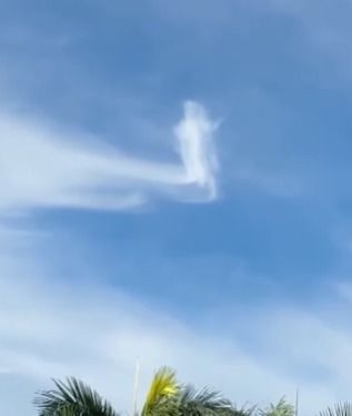 기적의 구름.. 성당 위 하늘에 나타난 예수 형상