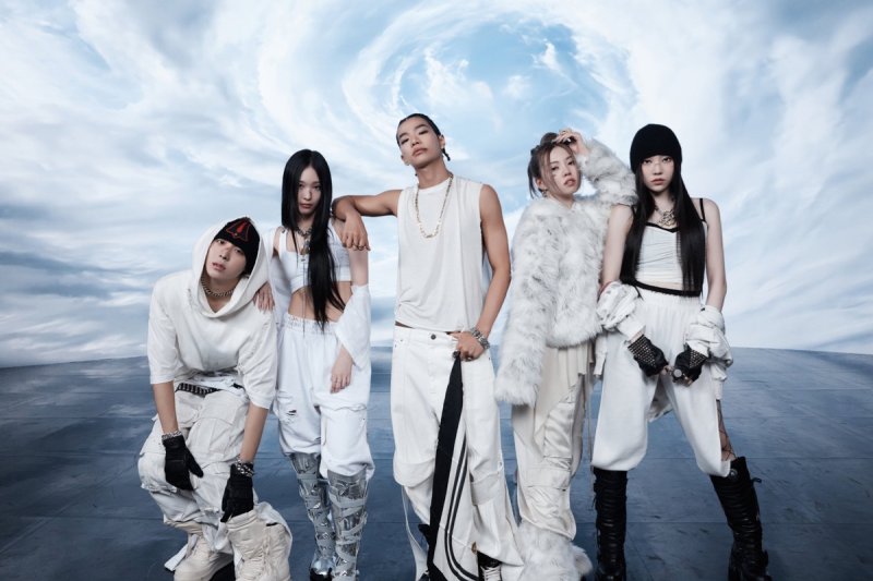 '신세계家 3세 애니' 올데이 프로젝트, 멜론 톱100 1위 찍었다