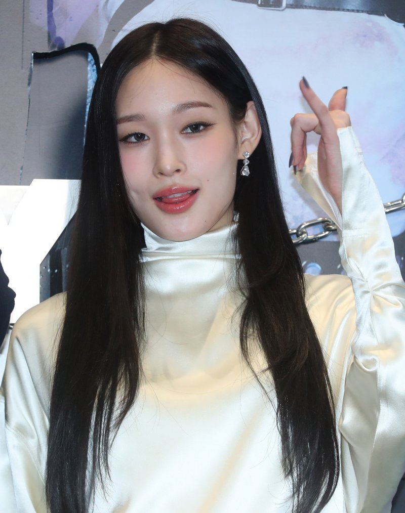 '신세계家 3세 애니' 올데이 프로젝트, 멜론 톱100 1위 찍었다