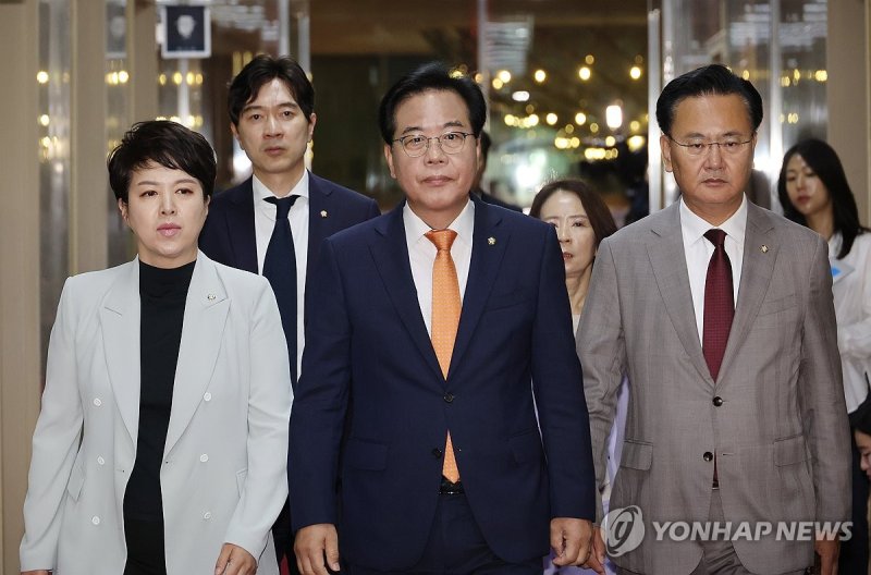 국회의장 만나러 가는 송언석 원내대표 (출처=연합뉴스)