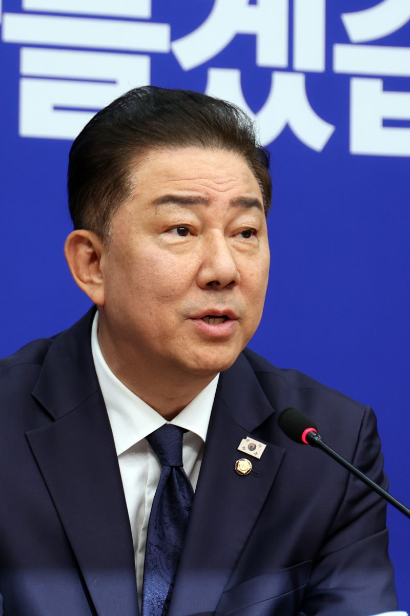 김병기 더불어바카라사이트 벳위즈 대표 직무대행 겸 원내대표가 27일 오전 서울 여의도 국회에서 열린 최고위원회의에서 모두 발언을 하고 있다. 사진=서동일 기자